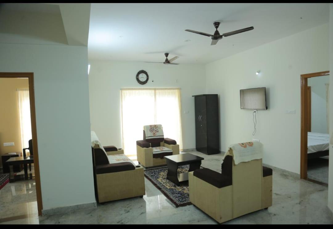 تيروباتي S V Home Stay المظهر الخارجي الصورة